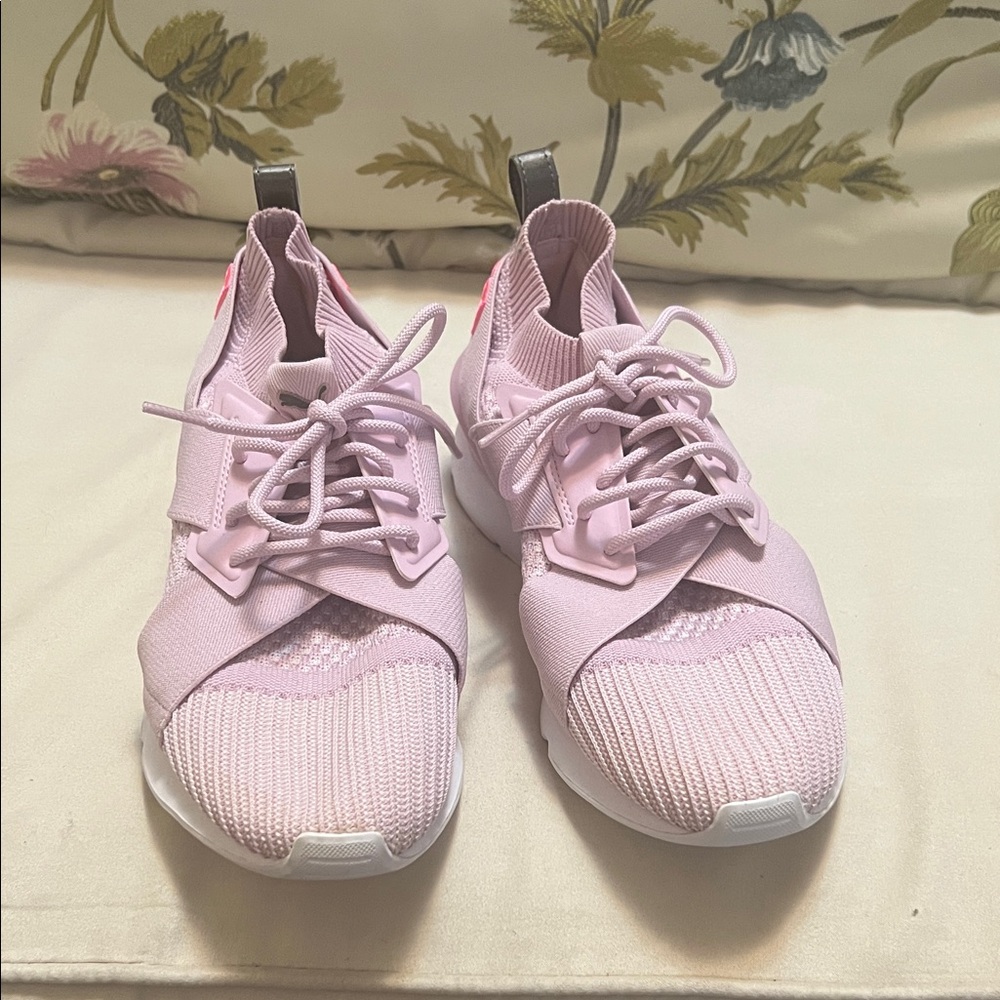 Puma Women's Light Pink Sneakers